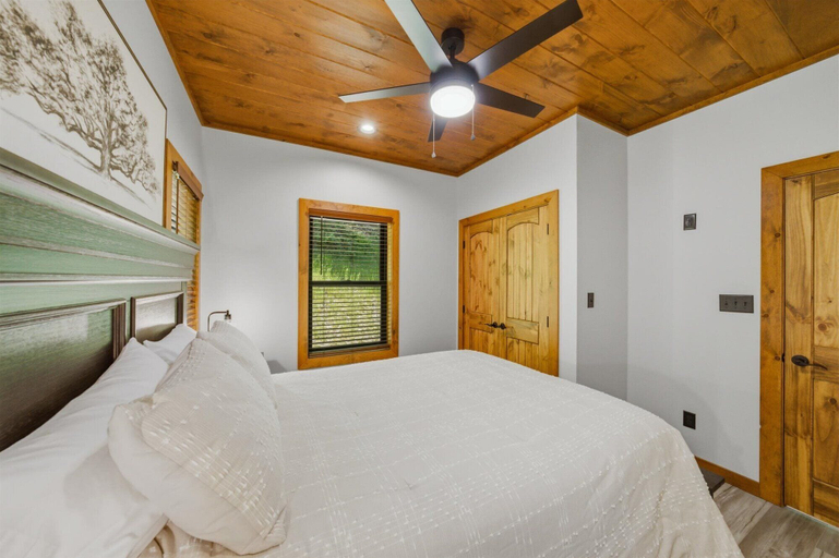 Room 2, Wiley's Bend, Sevier