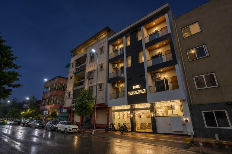 Exterior & Views