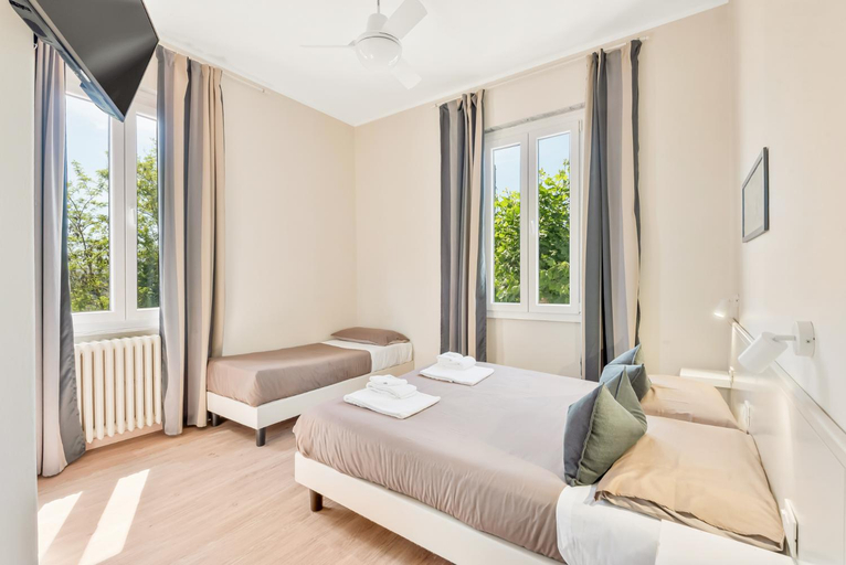 Bedroom 2, Hotel La Perla, Massa Carrara
