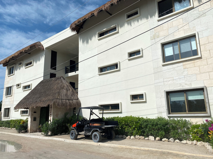 Exterior & Views