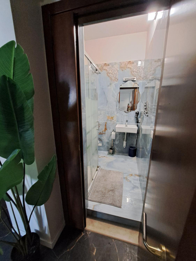Bathroom 5, Garden, Milano