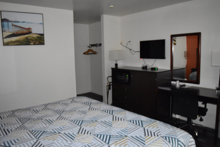 Bedroom 2, PLYMOUTH MOTOR LODGE, Litchfield