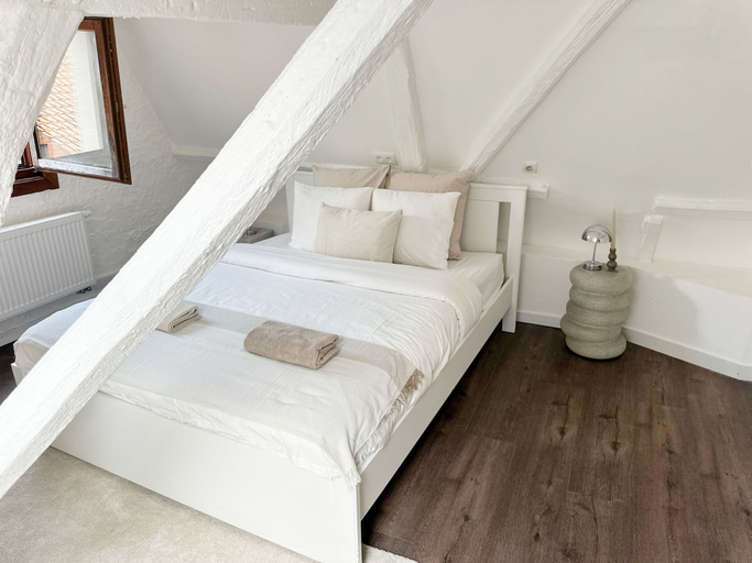 Room 5, 2BR Apartment with Canal View in Ghent, Oost-Vlaanderen