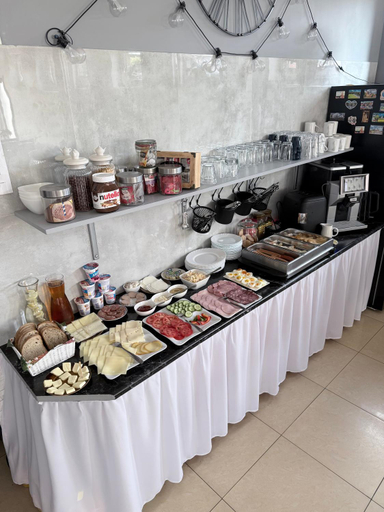 Food & Drinks