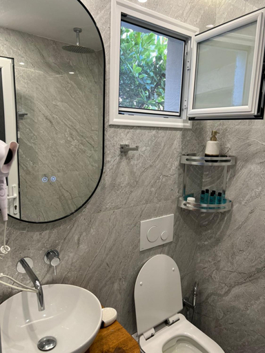 Bathroom 5, VILLA HYSA Studio's & Apartments, Sarandës