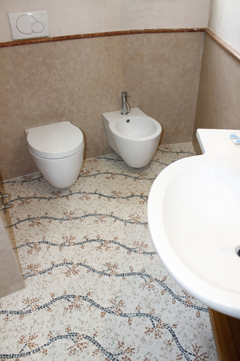 Bathroom 2, Palazzo De Donno App No04, Lecce