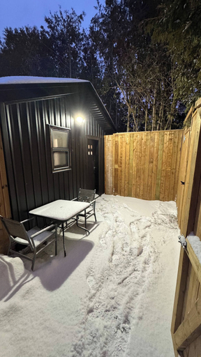 Outdoor dining, Cozy Studio Retreat in Scenic Georgina, Canada, York