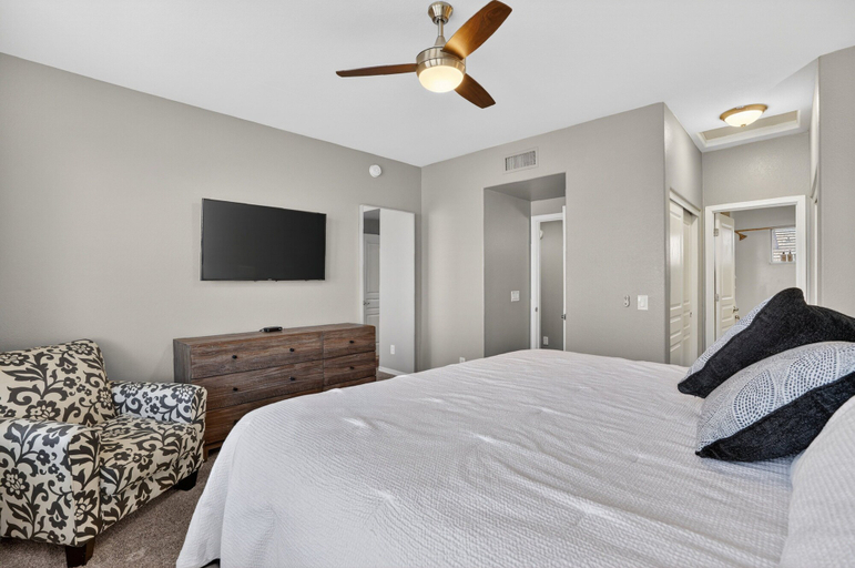 Room 3, Scottsdale Basecamp With Prime Golf Access 2 Bedroom Condo, Maricopa