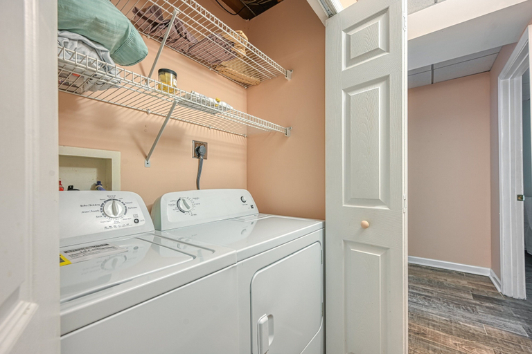 Interior 5, Lakefront Oasis With Free Wifi, Private Dock, Furnished Deck, & Paddleboards, Louisa