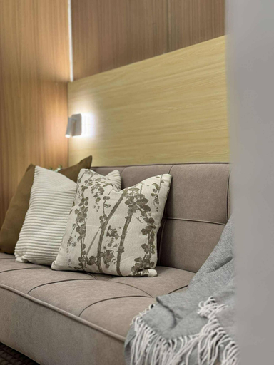 Living area 4, RED Luxe Haven Comfy Stay, Netflix and Fast Wifi Ready, Makati City