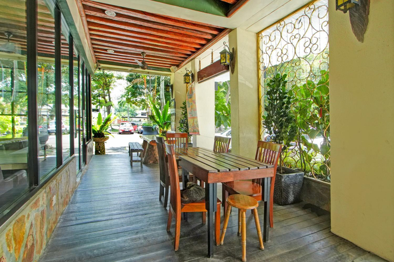 Food & Drinks 5, Townhouse Near Tanjung Batu Formerly 900 Inn, Bintulu