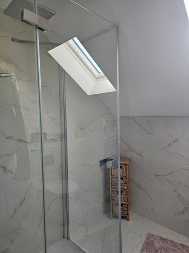 Bathroom 4, 5 Bed -sleeps 7 -new Build -detached Property, Kent