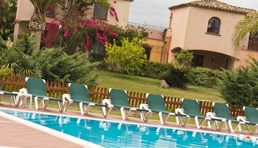 Pool 2, Classical Residence Baia Delle Palme Premium Num1212, Cagliari