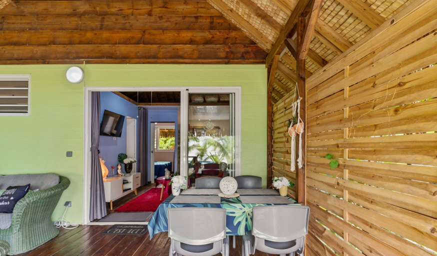 Room 3, Beachfront Bungalows With Sunset Views in Haapiti