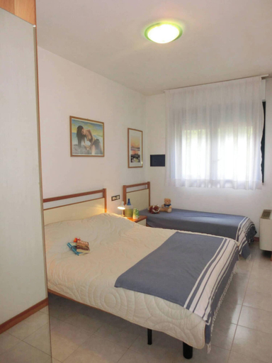 Room 4, Flat in Residence With Swimming Pool and Balcony, Venezia