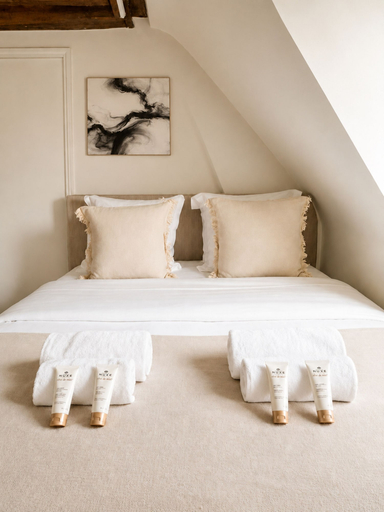 Bedroom 5, 1612 Choron, Paris