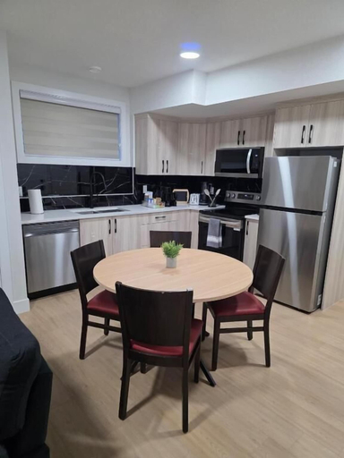 Dining room, Cozy Irvine Creek Walk-out Suite 10 Mins to YEG, Division No. 11