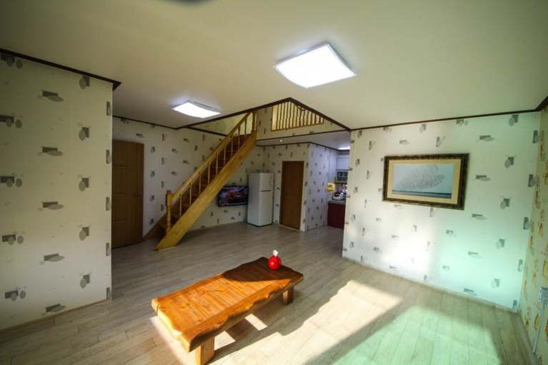 Bedroom 4, Suncheon Bay Baramuieondeok Pension, Suncheon