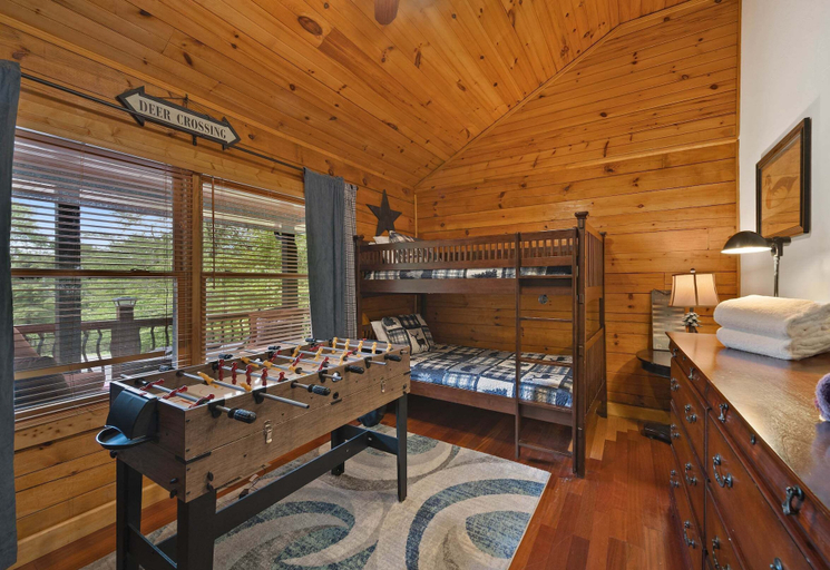Interior 2, Little Heaven - one Level! hot Tub, Multi Games, Pets Allowed, Sugar Mountain, Avery