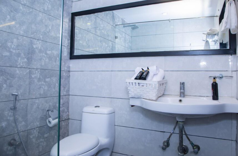 Bathroom, Casa Hotel Jubilee Hills, Hyderabad