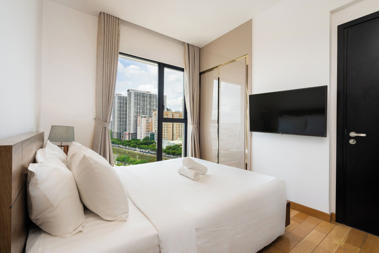 Room 4, TV D1Mension Luxury 3BR Infinity Pool, District 1