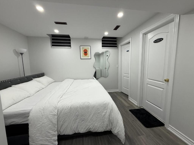 Room 2, Cozy Two-level Apartment With Separate Entrance in Brampton, Peel
