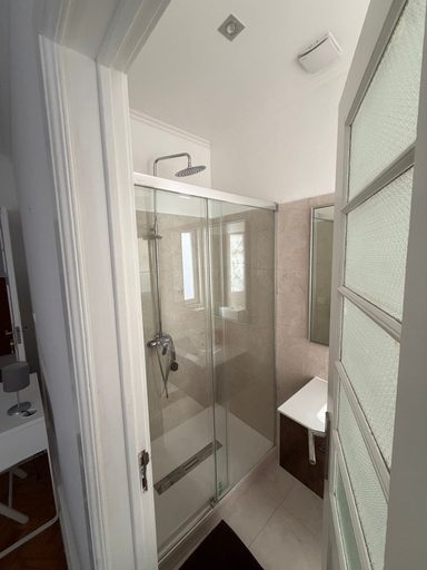 Bathroom 2, Don Alvares, Lisbon