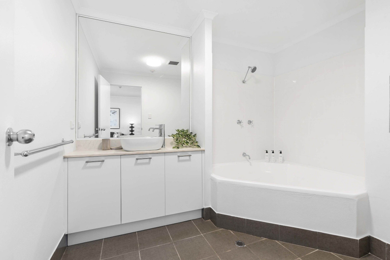 Room 3, Camperdown Cozy Corner 8, Sydney