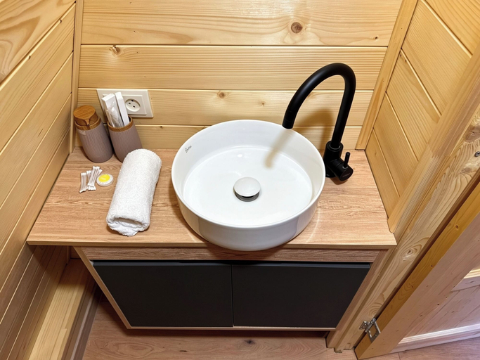 Bathroom 5, Dizak Hills