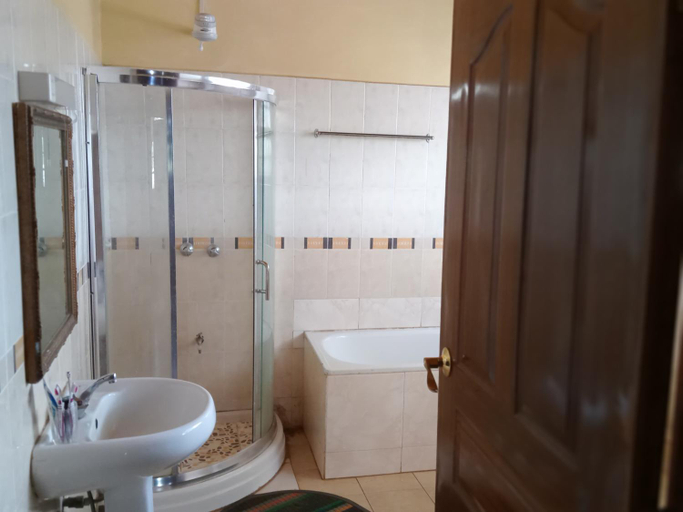 Bathroom 3, Scenic View Hotel and Resort, Thika Town