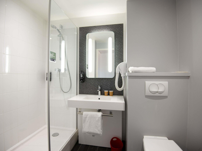 Bathroom 3, ibis Saint Genis Pouilly Genève, Ain