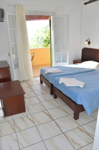 Room, Studio Apartments With Pool "maria" in Agios Gordios Beach, Ionian Islands