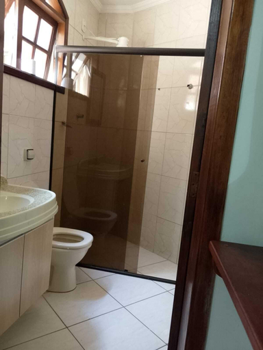 Bathroom 4, Hotel Akutos, Aparecida