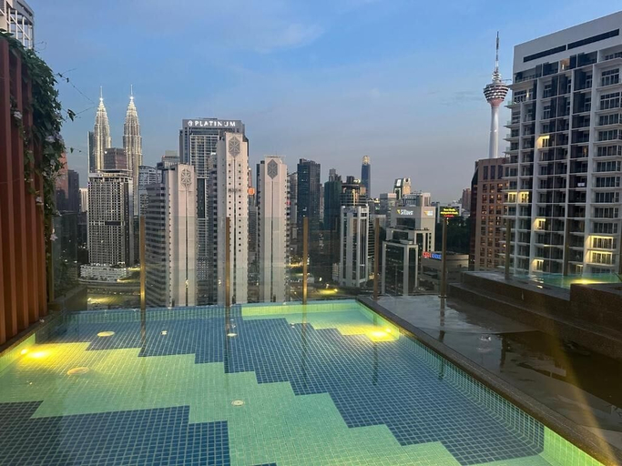 Pool 5, KL Majestic VIP Studio Massage Chair 26-1b Klcc View, Kuala Lumpur