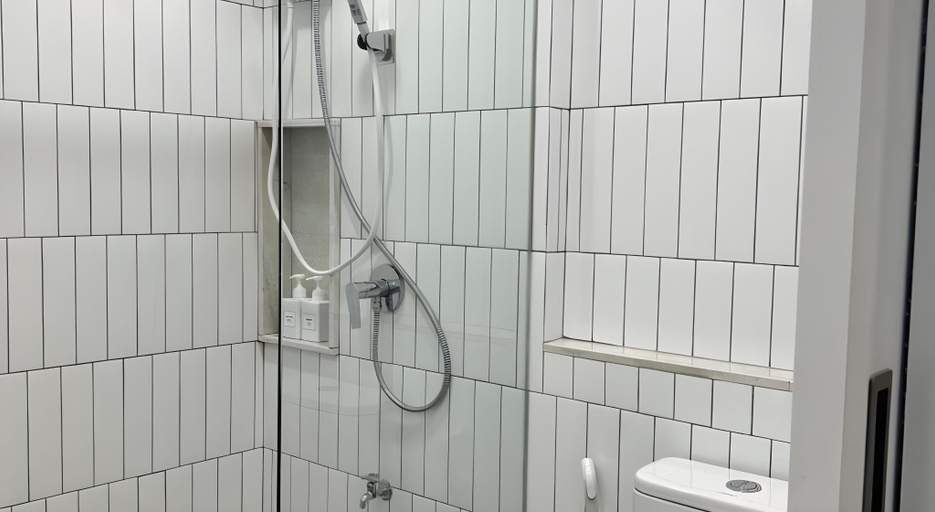 Bathroom 4, Jasmine Space, Khlong San