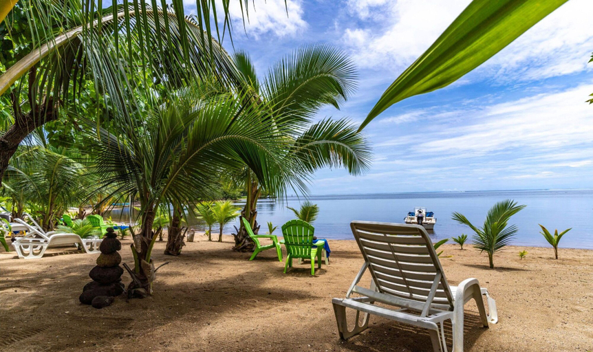 Room 5, Beachfront Bungalows With Sunset Views in Haapiti