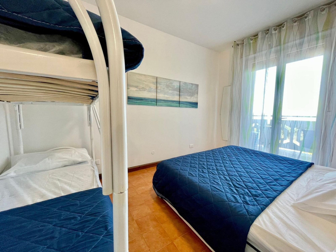 Bedroom 4, Beachfront Flat With sea View, Venezia