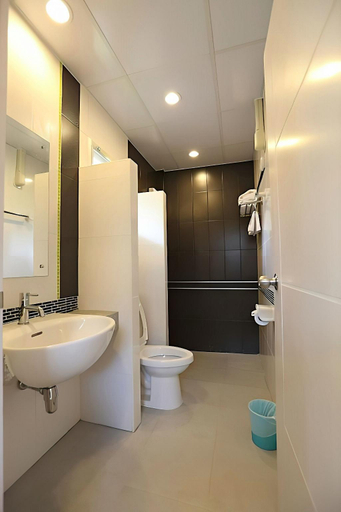 Bathroom, Nopparat Garden Hotel, Muang Samut Songkhram