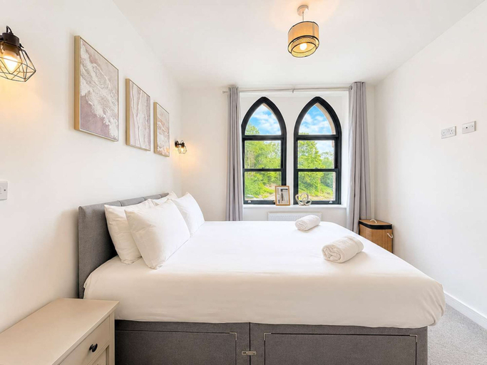 Room 3, Beautiful House 2BR - Sleeps 6 - Free Parking - Huddersfield, Kirklees