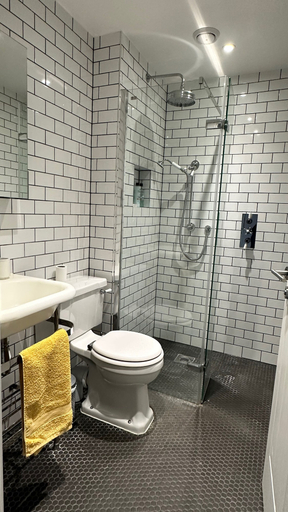 Bathroom 4, Modern & Stylish 1 Bedroom Flat, London