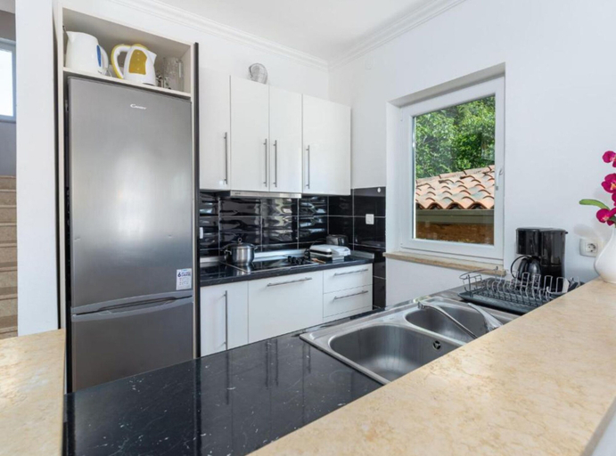 Private kitchen, Ester Premium Stay, Sveta Nedelja