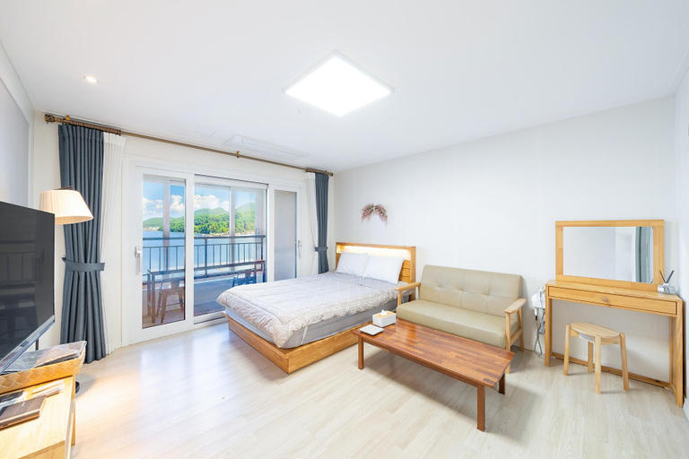 Bedroom 2, Large Room Two beds room (Single+Single), Tongyeong