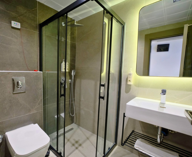 Bathroom 2, The Rizon Hotel, Antalya