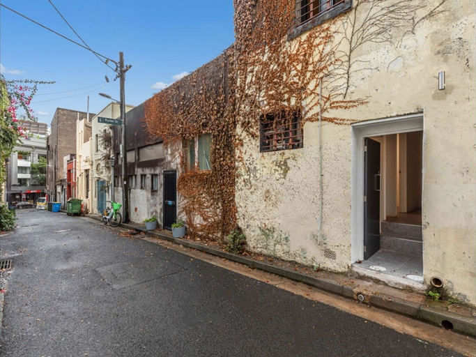 Room 4, The Brass Bear in Darlinghurst, Sydney