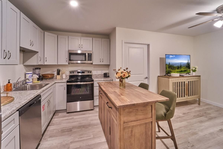 Private kitchen 2, The Ruby 302, Sevier