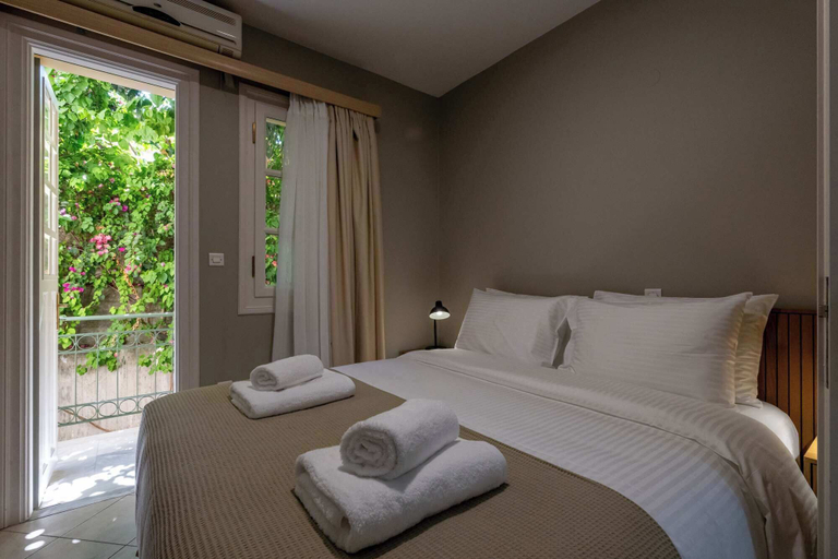 Room 5, Ipapanti Square, Peloponnese