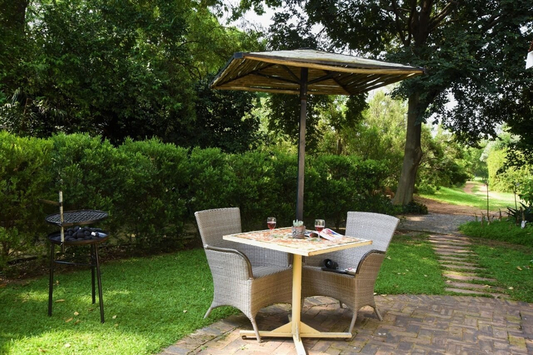 Others 5, Charming Yellowwood Cottage for 2 People in Spacious Garden!, West Rand