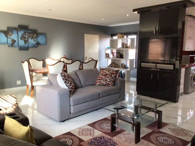 Living room, Private Secure House in Alberton, Ekurhuleni