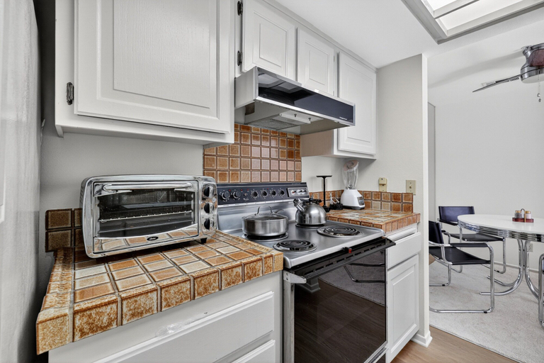 Private kitchen 5, Charming Downtown Palm Springs Getaway 1 Bedroom Condo, Riverside