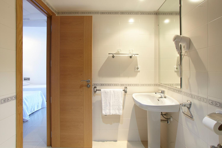 Bathroom 3, Aparthotel Nereida, Baleares